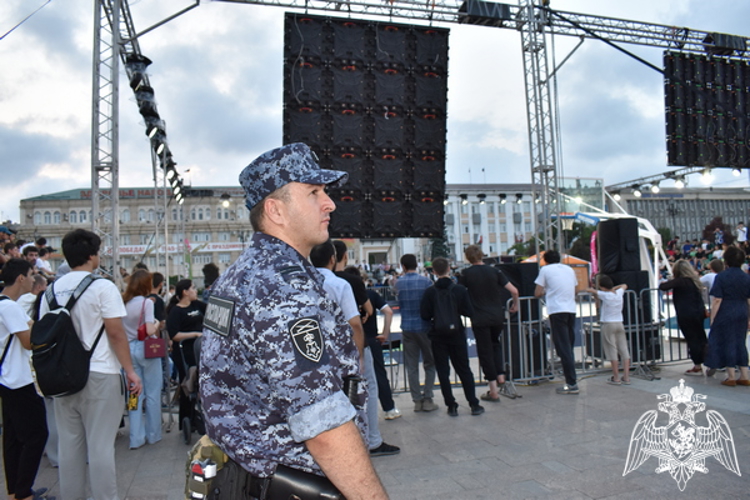 В Дагестане росгвардейцы обеспечили правопорядок во время проведения баскетбольного турнира 