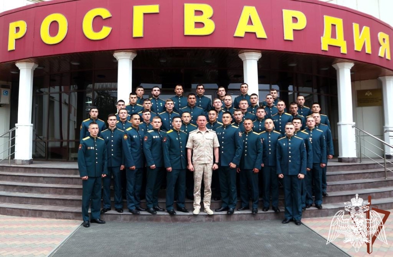 Командующий Северо-Кавказским округом Росгвардии встретился с офицерами-выпускниками