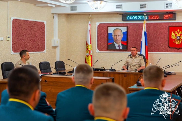 Командующий Северо-Кавказским округом Росгвардии встретился с офицерами-выпускниками