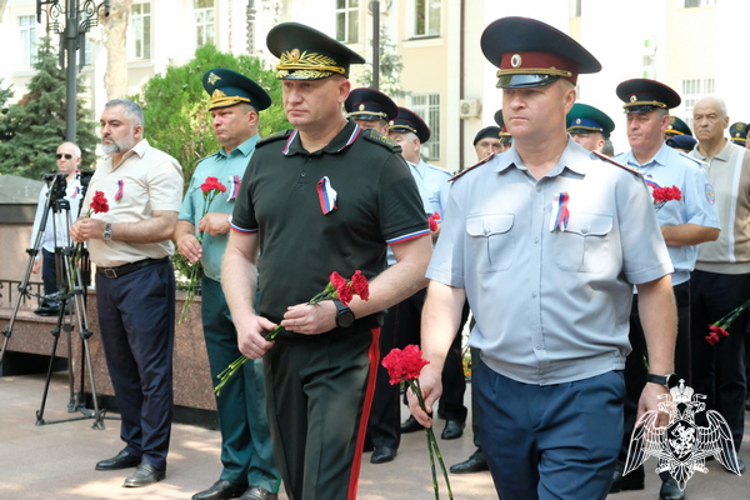 В Дагестане росгвардейцы почтили память коллег, погибших при исполнении служебного долга