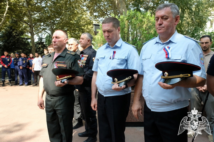 В Дагестане росгвардейцы почтили память коллег, погибших при исполнении служебного долга