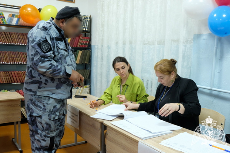 В Дагестане росгвардейцы принимают участие в Едином дне голосования