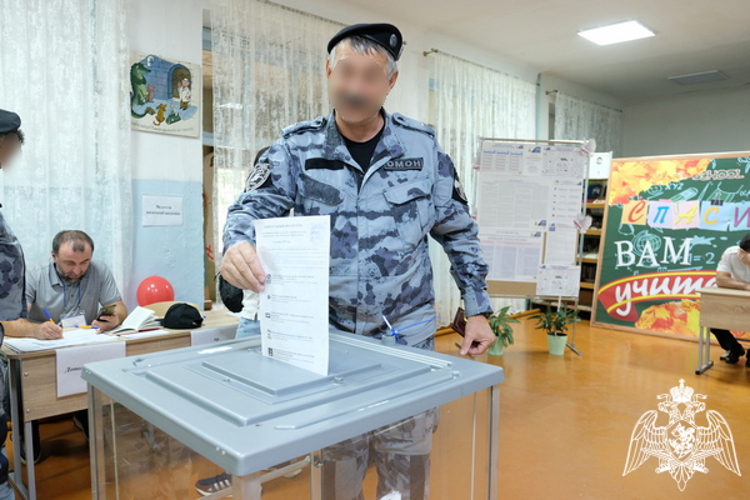 В Дагестане росгвардейцы принимают участие в Едином дне голосования