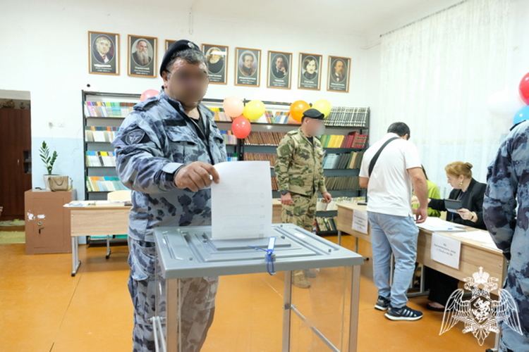 В Дагестане росгвардейцы принимают участие в Едином дне голосования