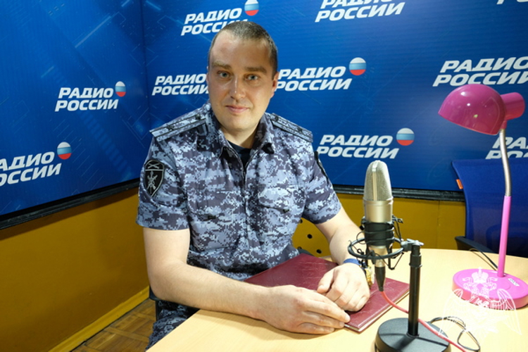 Офицер Росгвардии выступил в эфире дагестанского радио