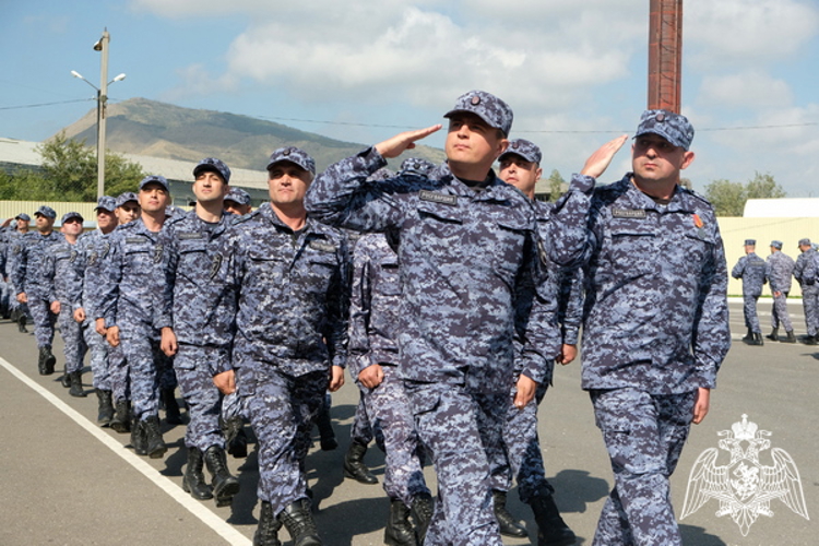 Специальный моторизованный полк махачкалинского соединения Росгвардии отметил 15-летие со дня образования
