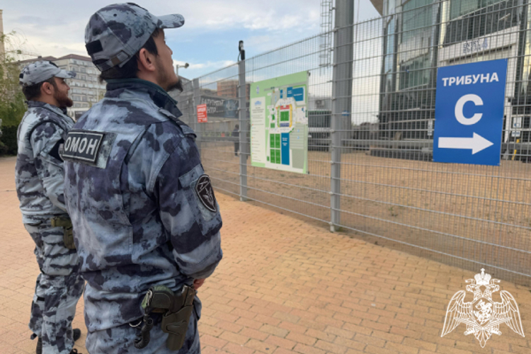 Росгвардейцы обеспечили правопорядок на футбольном матче РПЛ в Дагестане 