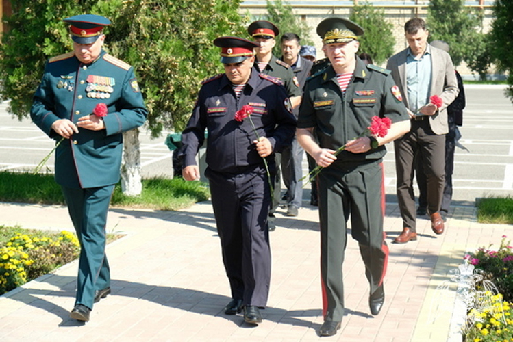 Специальный моторизованный полк махачкалинского соединения Росгвардии отметил 15-летие со дня образования