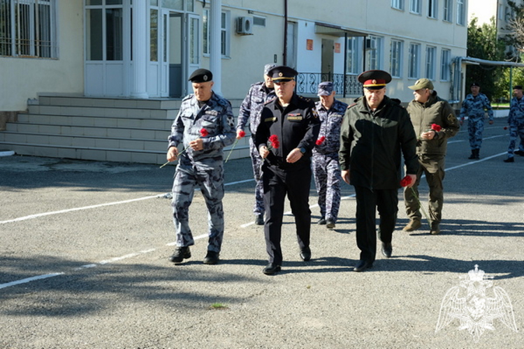 В Дагестане росгвардейцы отметили День ОМОН