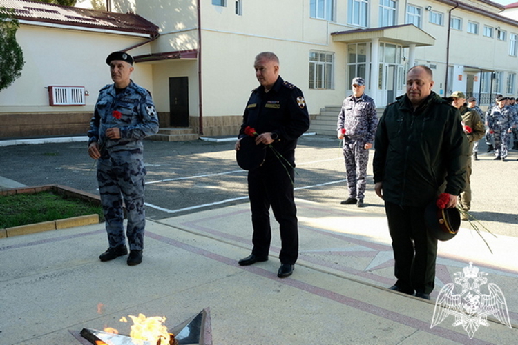 В Дагестане росгвардейцы отметили День ОМОН