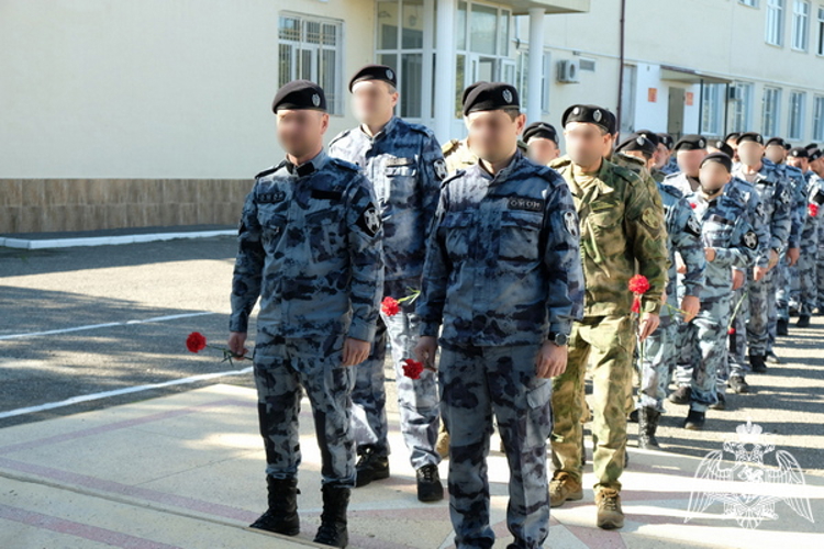 В Дагестане росгвардейцы отметили День ОМОН