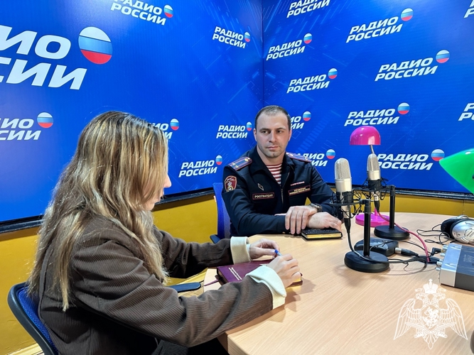 В эфире дагестанского радио офицер Росгвардии рассказал о службе вневедомственной охраны