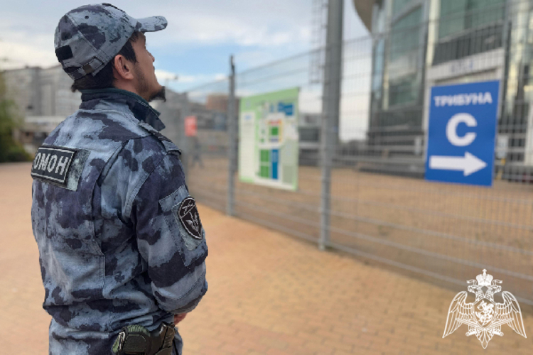 Росгвардейцы обеспечили безопасность футбольного матча Кубка России в Дагестане 