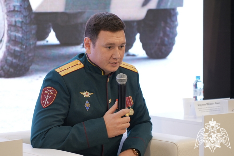 В Дагестане офицер Росгвардии стал участником патриотического проекта «Диалоги с Героями»