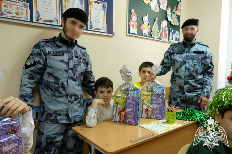 Акция Росгвардии «Дед Мороз специального назначения» стартовала в Дагестане