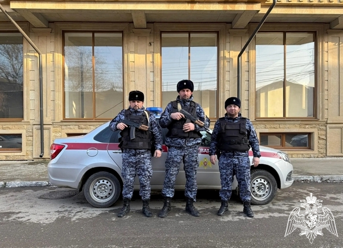 В Дагестане росгвардейцы задержали подозреваемого в незаконном хранении наркотиков