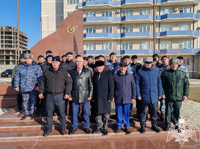 В Дагестане росгвардейцы почтили память боевых товарищей, погибших в ходе трагических событий 1996 года