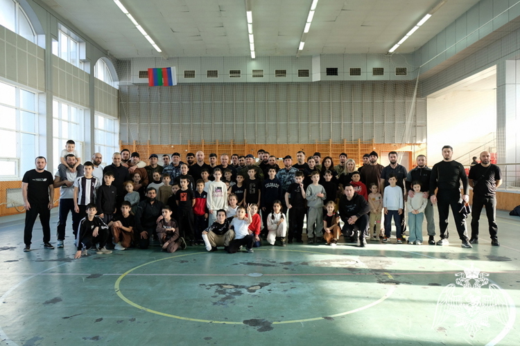 Спортивный праздник для росгвардейцев и их детей прошел в Дагестане
