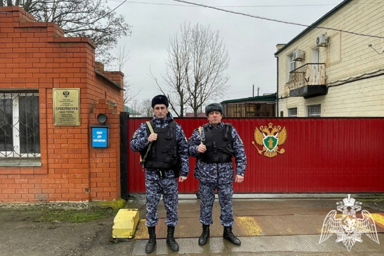 Росгвардейцы в Дагестане предотвратили пожар в частном доме