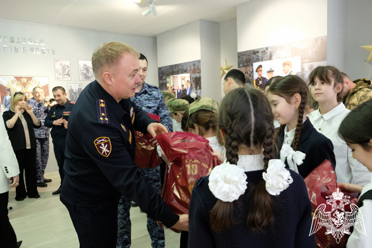 Руководитель Управления Росгвардии по Республике Дагестан встретился с учащимися профильного класса
