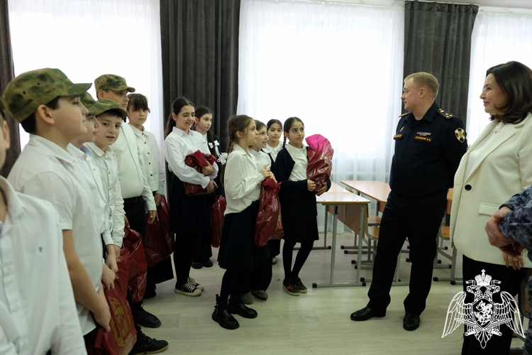 Руководитель Управления Росгвардии по Республике Дагестан встретился с учащимися профильного класса