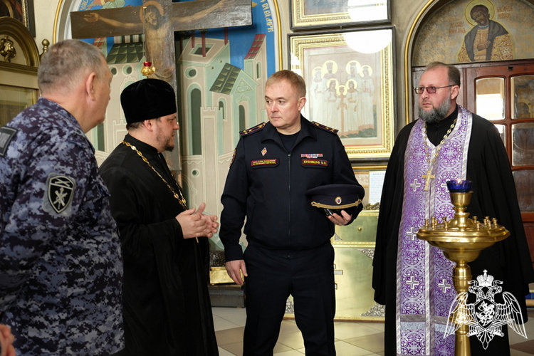 Росгвардейцы почтили память погибших сослуживцев в главном храме Дагестана
