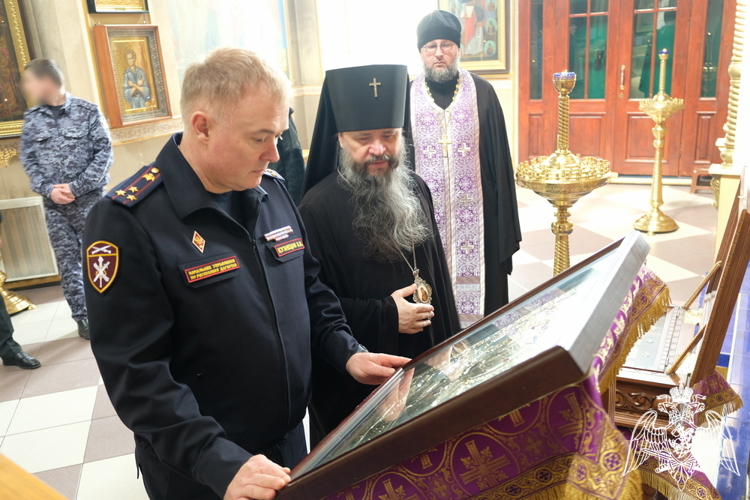 Росгвардейцы почтили память погибших сослуживцев в главном храме Дагестана