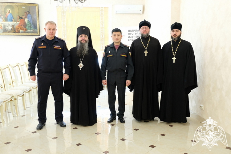 Росгвардейцы почтили память погибших сослуживцев в главном храме Дагестана