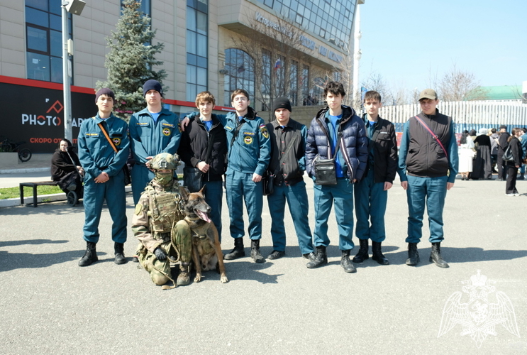 В Дагестане росгвардейцы провели патриотическое мероприятие для молодежи 