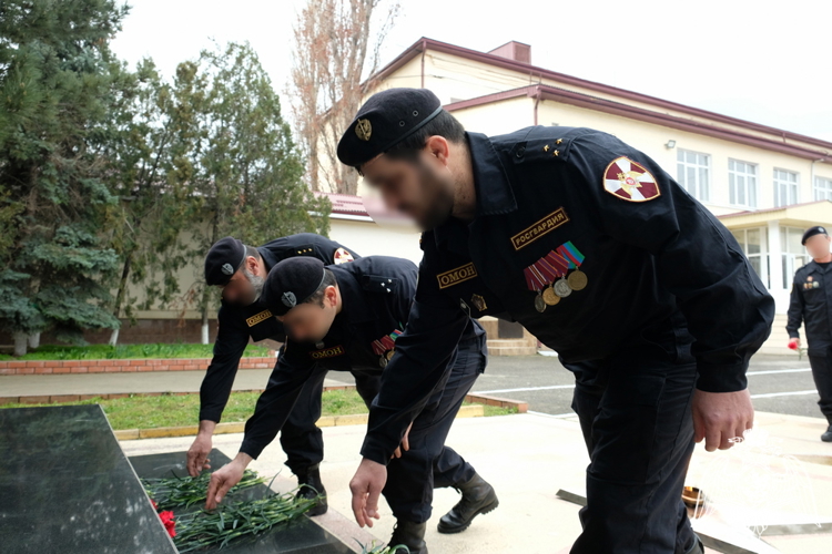 В День Росгвардии в Дагестане почти память павших воинов правопорядка