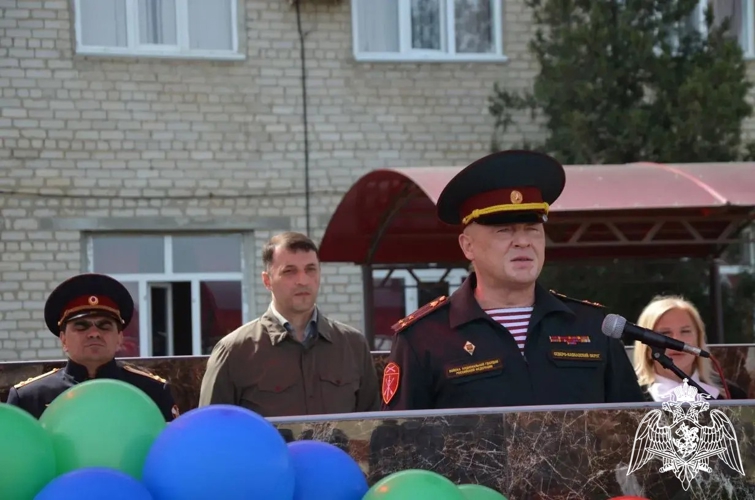 В специальном моторизованном полку махачкалинского соединения Росгвардии прошло торжественное мероприятие, приуроченное к юбилею ведомства