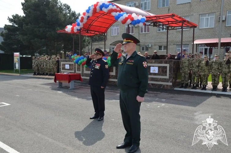 В специальном моторизованном полку махачкалинского соединения Росгвардии прошло торжественное мероприятие, приуроченное к юбилею ведомства