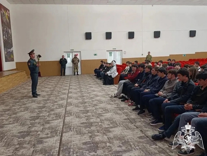 Военнослужащие махачкалинского соединения Росгвардии провели День открытых дверей в преддверии юбилея ведомства