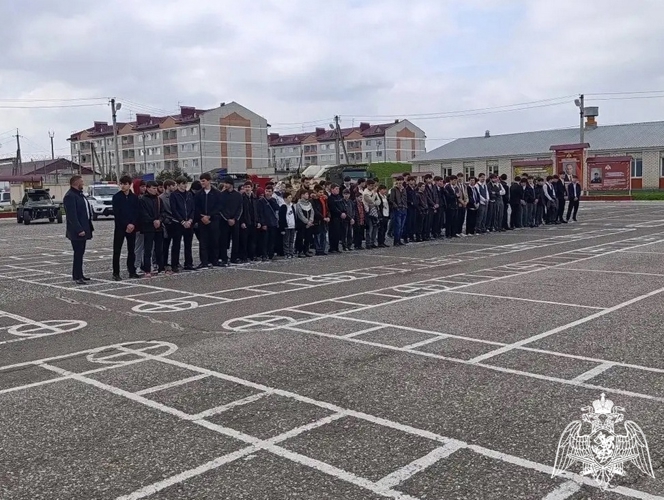 Военнослужащие махачкалинского соединения Росгвардии провели День открытых дверей в преддверии юбилея ведомства