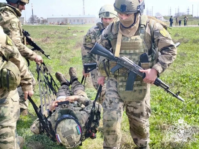Военнослужащие махачкалинского соединения Росгвардии провели День открытых дверей в преддверии юбилея ведомства
