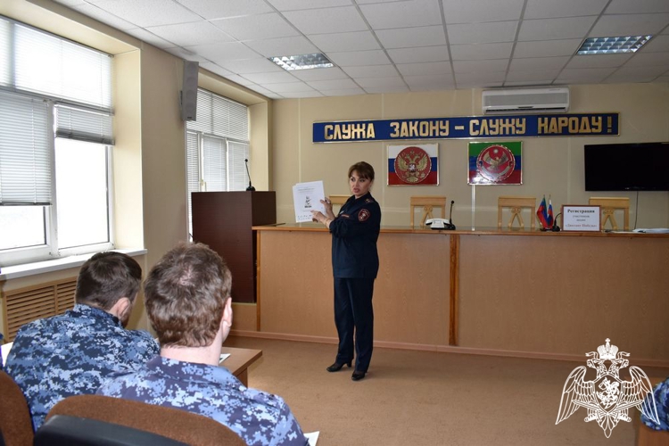В Дагестане росгвардейцы написали Диктант Победы