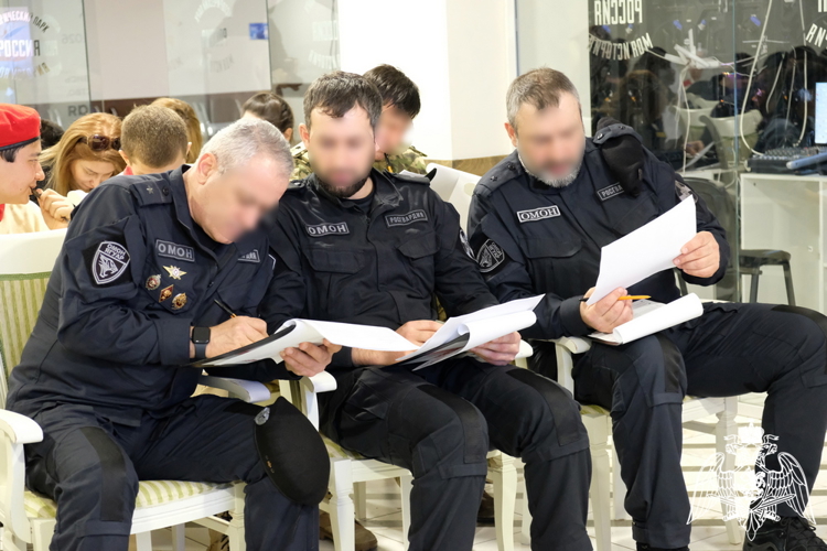В Дагестане росгвардейцы написали Диктант Победы