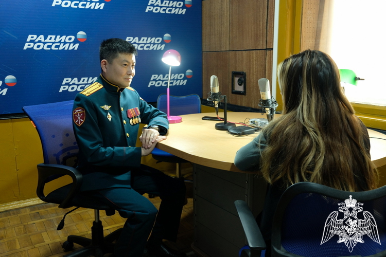 Офицер махачкалинского соединения Росгвардии выступил в эфире регионального радио