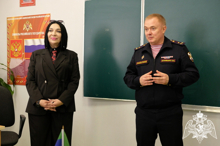 Начальник Управления Росгвардии по Республике Дагестан провел встречу с учащимися профильных классов
