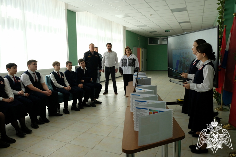 Начальник Управления Росгвардии по Республике Дагестан провел встречу с учащимися профильных классов
