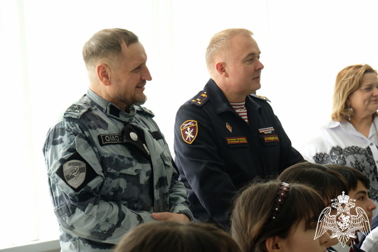 Начальник Управления Росгвардии по Республике Дагестан провел встречу с учащимися профильных классов