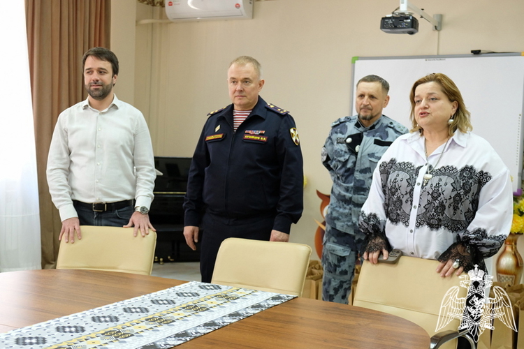 Начальник Управления Росгвардии по Республике Дагестан провел встречу с учащимися профильных классов