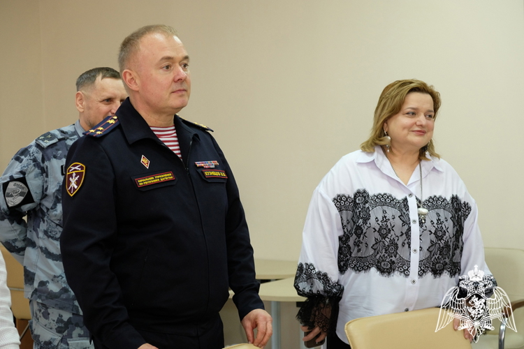 Начальник Управления Росгвардии по Республике Дагестан провел встречу с учащимися профильных классов