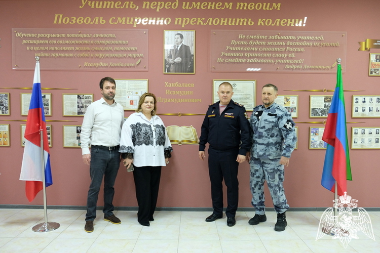 Начальник Управления Росгвардии по Республике Дагестан провел встречу с учащимися профильных классов