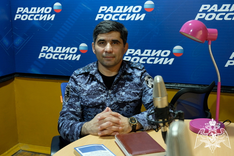 Представитель Росгвардии рассказал о службе в подразделениях ведомства в эфире дагестанского радио