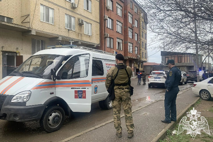 В Махачкале росгвардейцы обеспечили безопасную эвакуацию жителей из-за возникшей угрозы обрушения дома