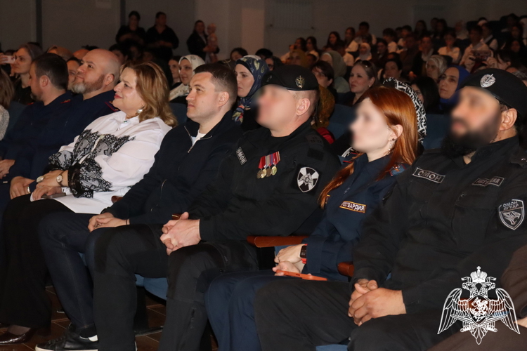 Офицеры ОМОН Росгвардии стали участниками фестиваля «Народов много – страна одна» в Дагестане