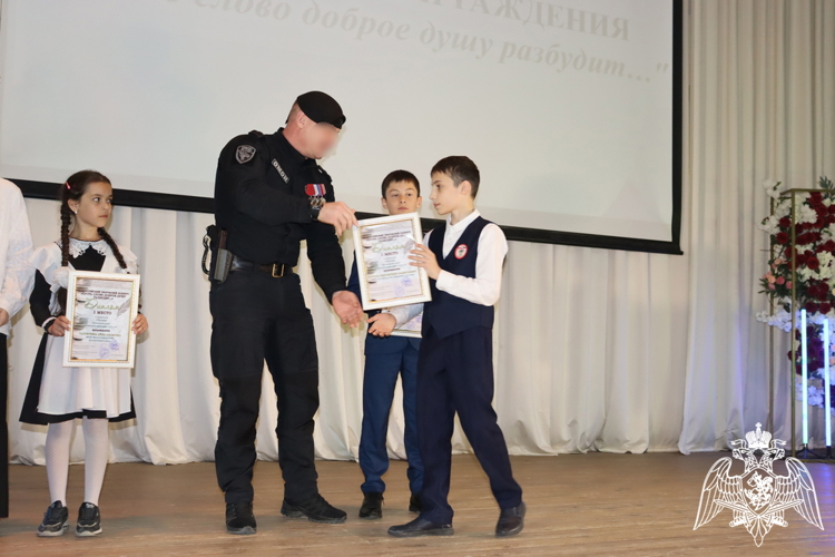 Офицеры ОМОН Росгвардии стали участниками фестиваля «Народов много – страна одна» в Дагестане