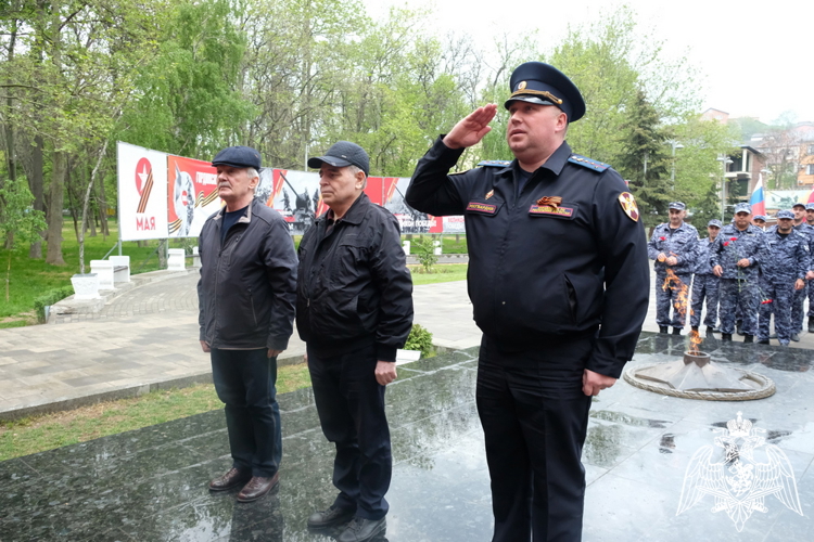 В Дагестане росгвардейцы провели автопробег ко Дню Победы и юбилею ведомства