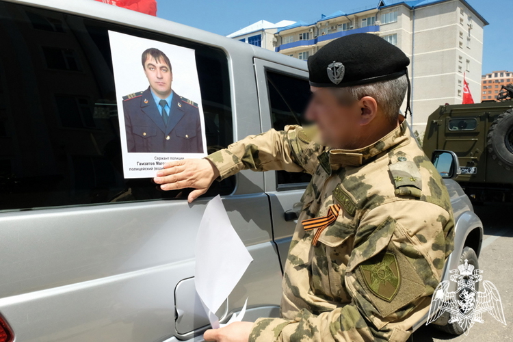 В Дагестане сотрудники Росгвардии стали участниками акции «Бессмертный автополк»